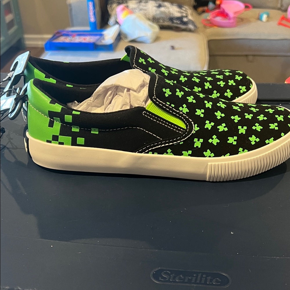 Stylish Black and Green Kids Slip-On Sneakers - Picture 3 of 5